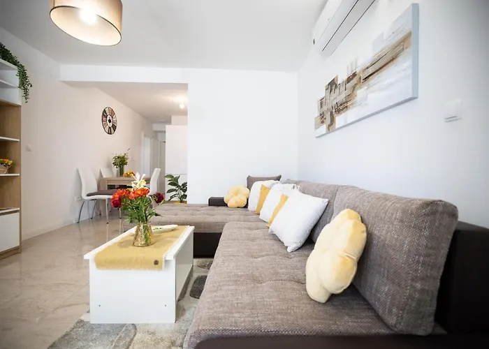 Apartment Lelu *