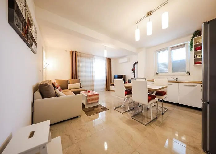 Lelu Apartment *