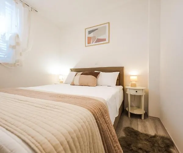 Lelu Apartment Pridraga
