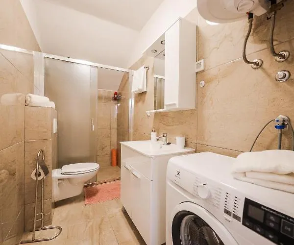 Lelu Apartment *