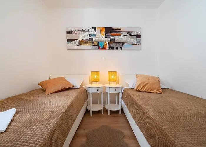 Lelu Apartment