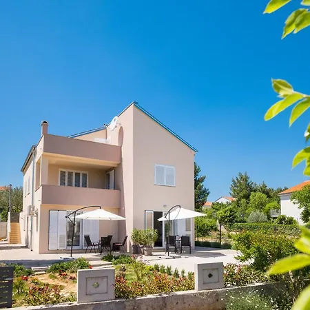 Apartman Lelu *
