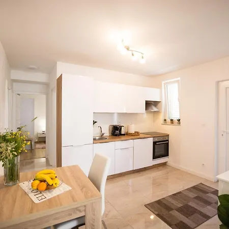 Lelu شقة Pridraga