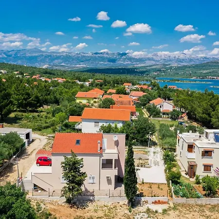 Lelu شقة Pridraga