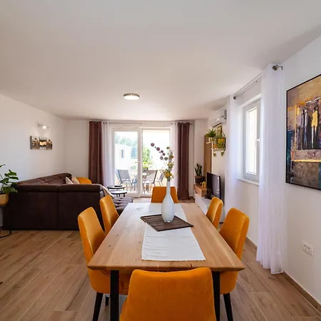 Lelu Apartment Pridraga