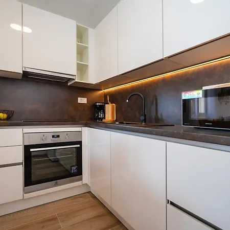 Lelu Apartman *