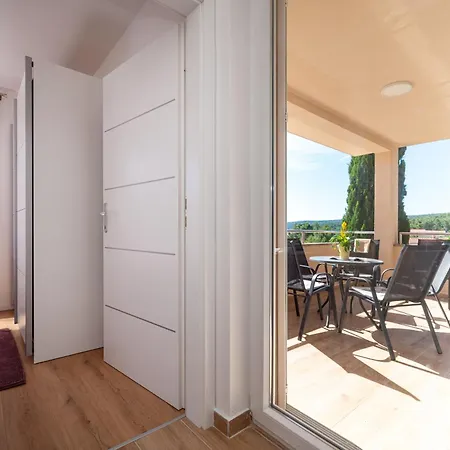 Lelu Apartman *