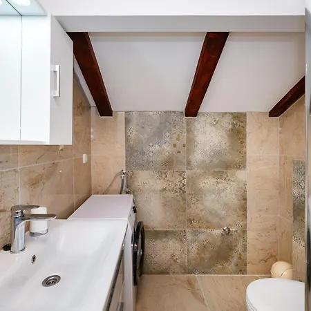 Apartman Lelu *
