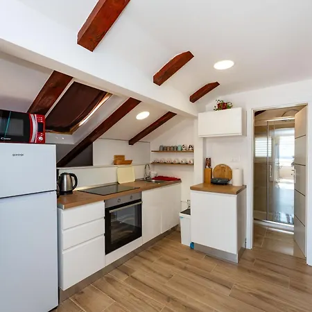 Lelu Apartman *
