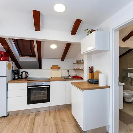 Apartman Lelu *