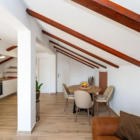 Lelu Apartman Pridraga