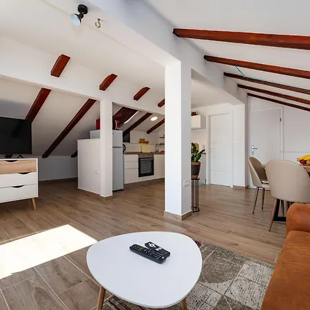 Lelu Apartman *
